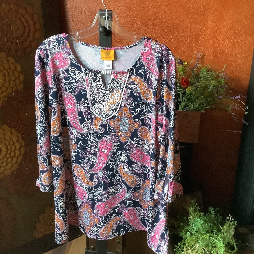 Ruby Rd.Large paisley textured accent front 3/4 sleeved top